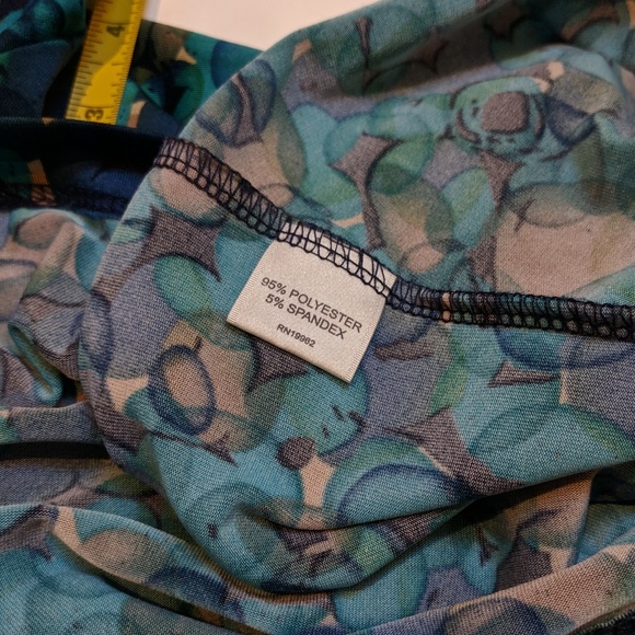 Short sleeve v-neck top - Picture 5 of 5